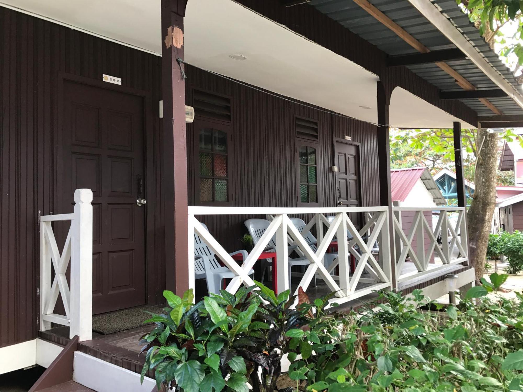 เดอะ บารัต เปอร์เฮนเตียน รีสอร์ต Villa Kampong Pasir Hantu ภายนอก รูปภาพ