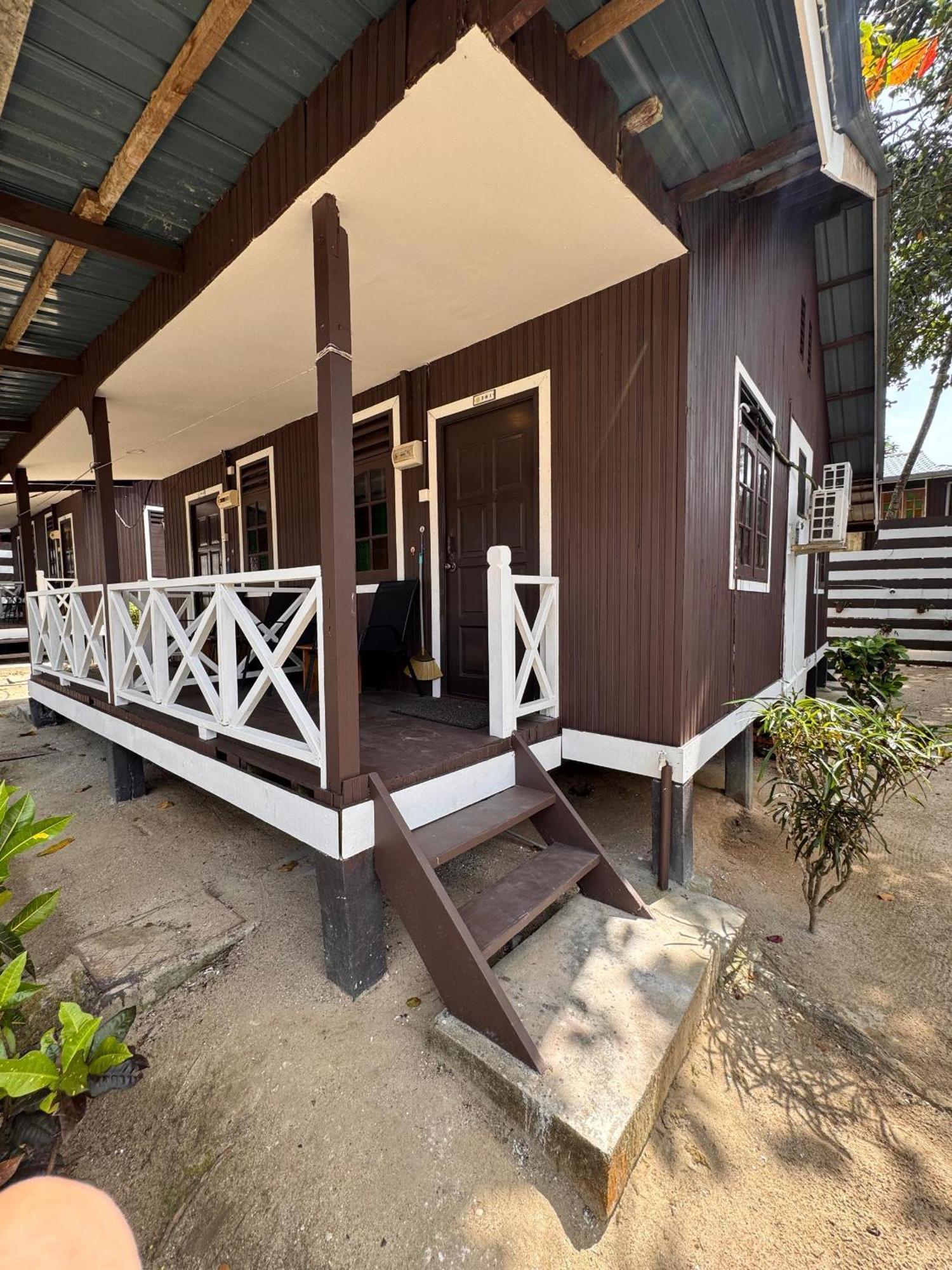 เดอะ บารัต เปอร์เฮนเตียน รีสอร์ต Villa Kampong Pasir Hantu ภายนอก รูปภาพ